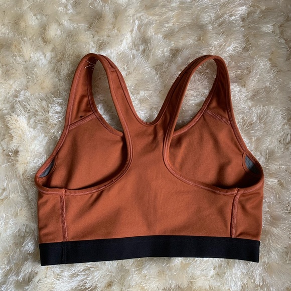 Nike Razor back Sports Bra - Picture 2 of 3